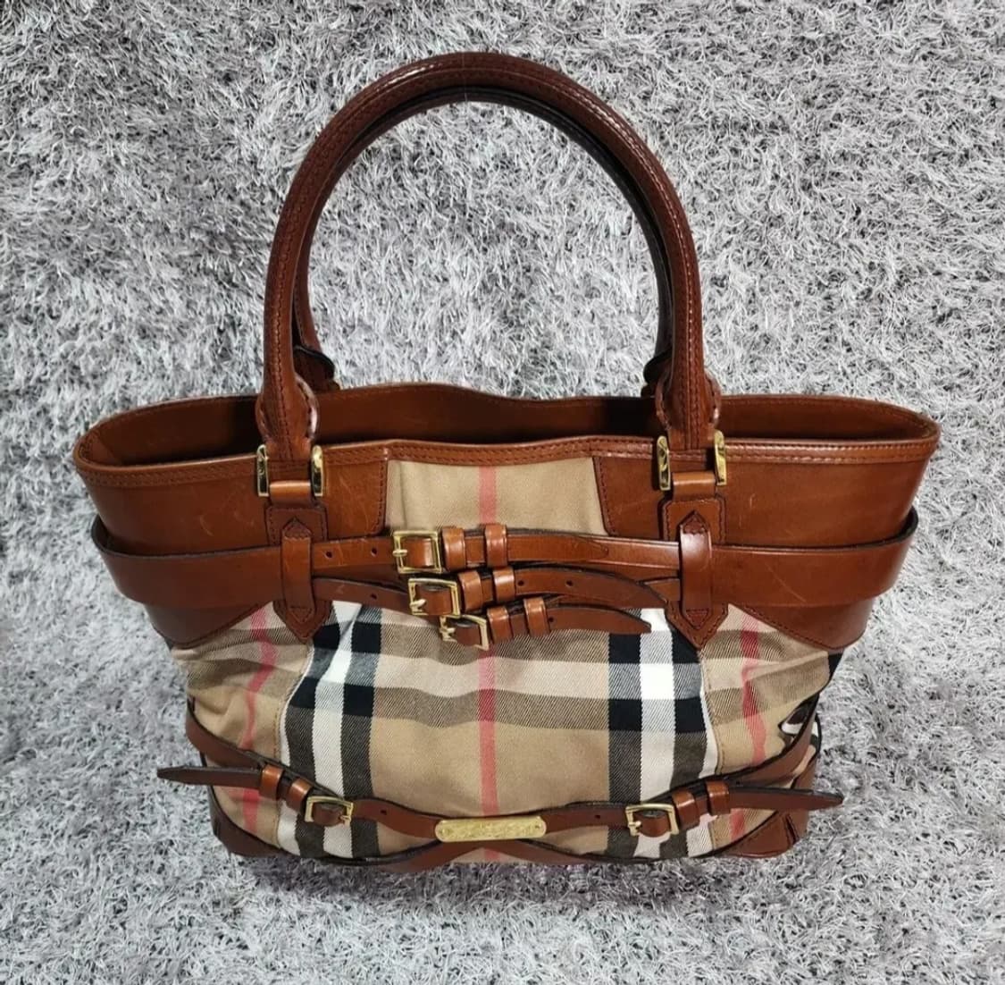 버버리 카프스헤이마켓 체크 토트백 상품이미지1