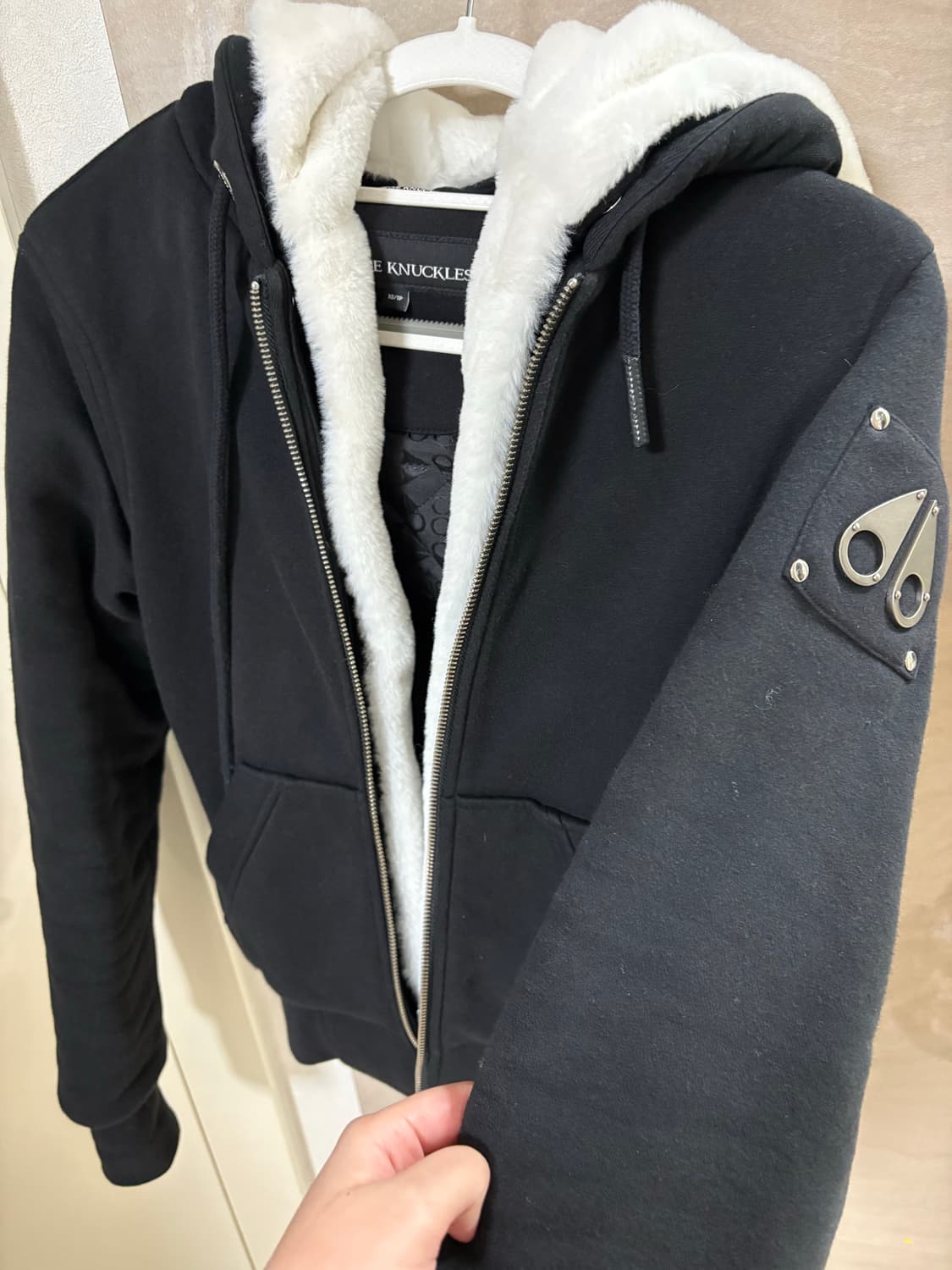 무스너클 버니스웨터 xs 두번입고 드라이함 상품이미지3