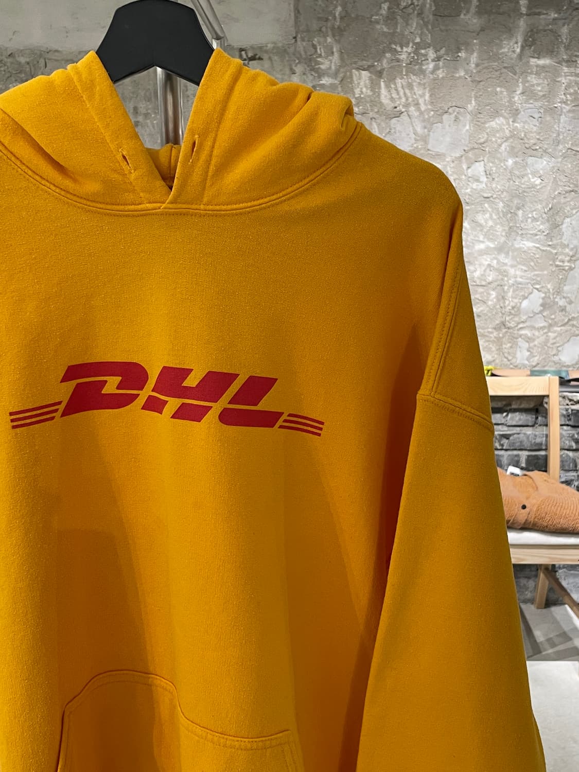 안티 소셜 소셜 클럽 x dhl 옐로우 스펠링 후디 상품이미지4