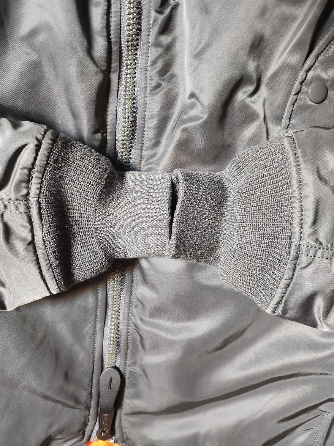 알파 인더스트리 MA-1 레귤러 Gun Metal 상품이미지4