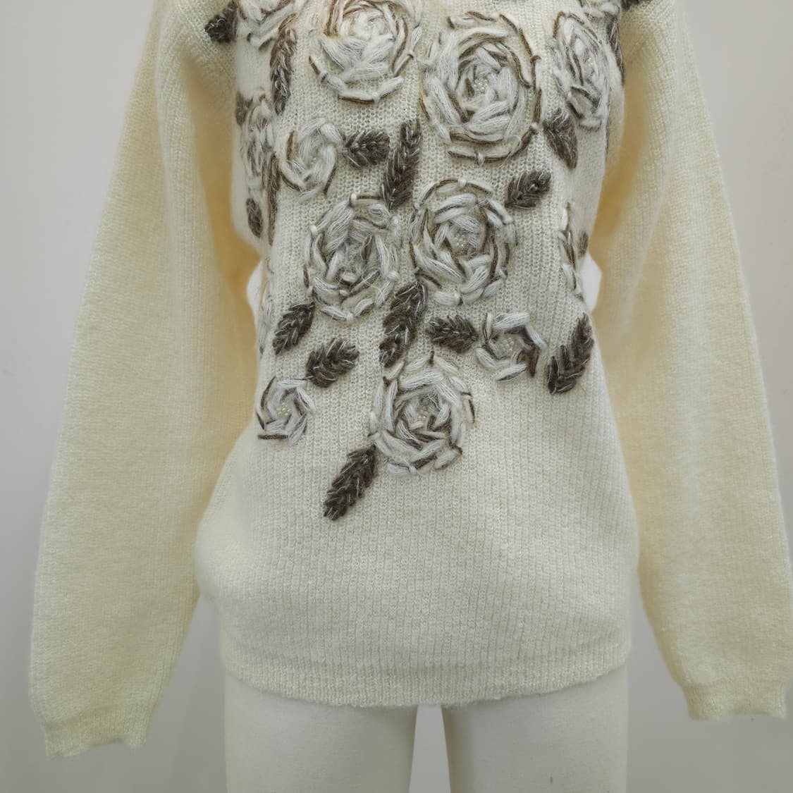 울 입체 로즈 플라워 자수 아이보리 니트 상품이미지5