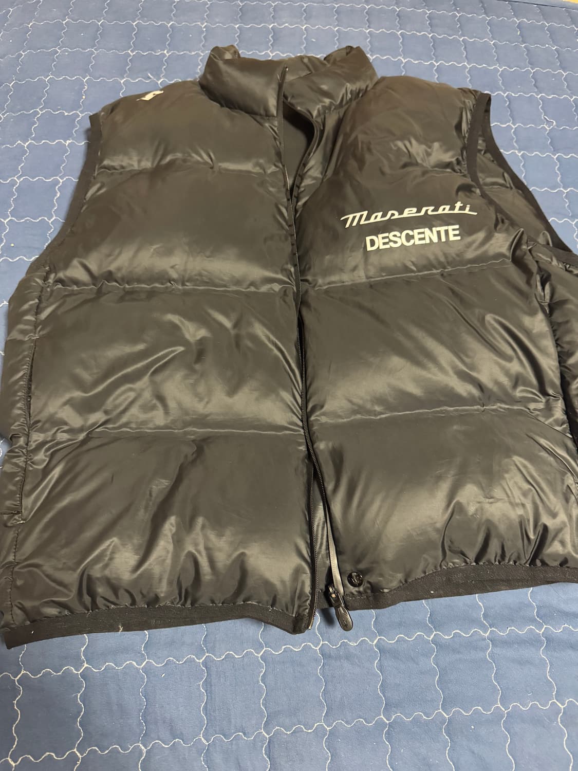 데상트 마세라티 콜라보 구스 패딩 상품이미지2