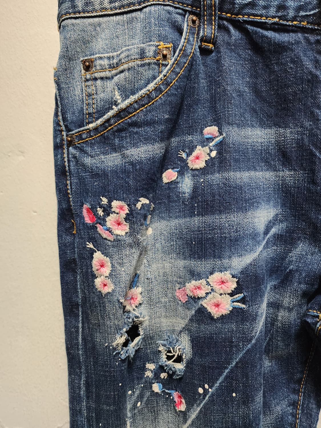 디스퀘어드2 빅브라더 벚꽃자수 청바지 상품이미지5