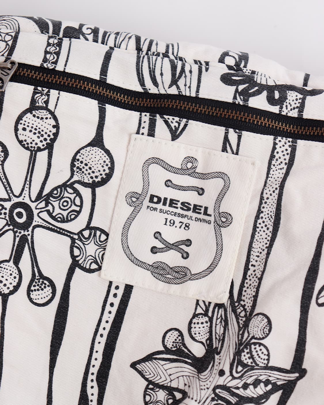 [Diesel] 화이트 멀티 포켓 캔버스 토트백 상품이미지9