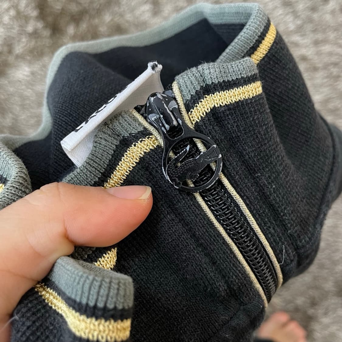 라코스테 LACOSTE 블랙 배색 로고자수 집업 스웻자켓 105 상품이미지8