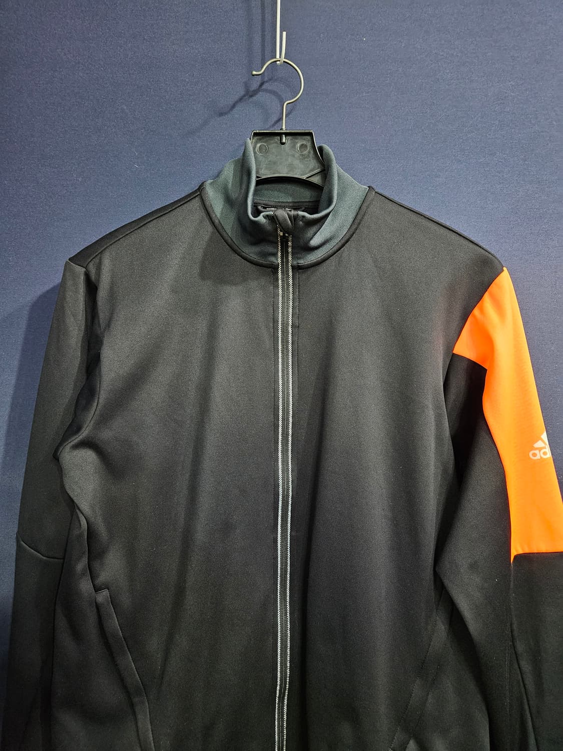 아디다스 블랙컬러 남성 슬림핏 105~110 기모 져지 상품이미지7