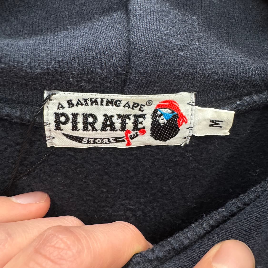 베이프 파이럿 스토어 후드티 후면 빅로고 포인트 네이비 상품이미지7