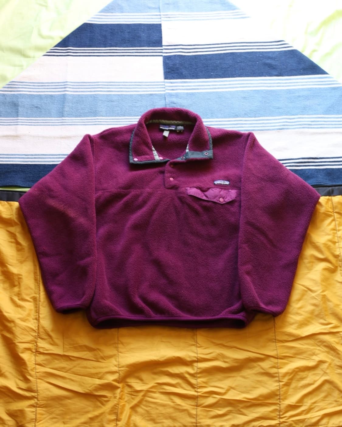 파타고니아 90s 신칠라 스냅티 플리스 (plum) 상품이미지1