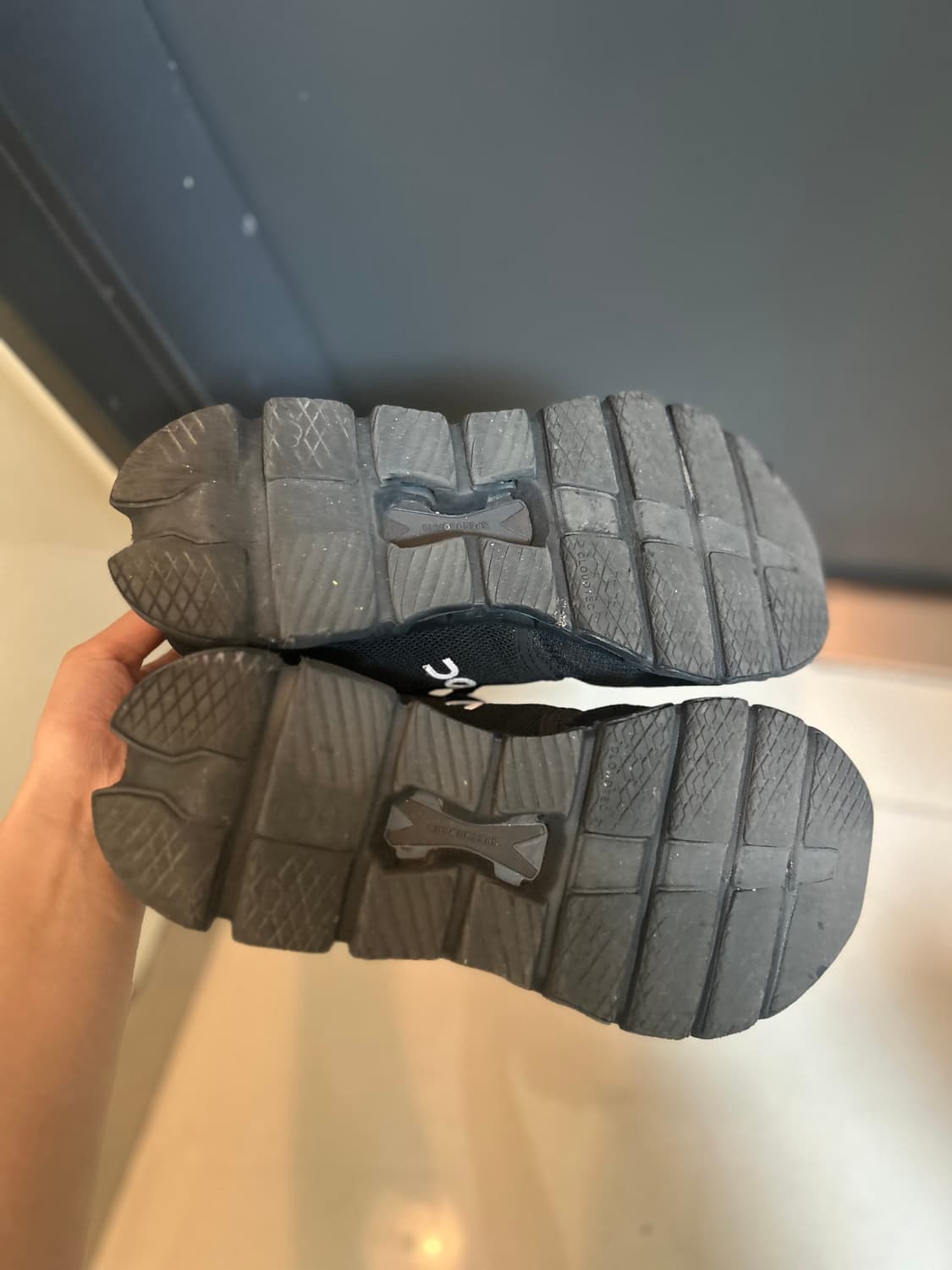 온러닝 클라우드 x4 블랙 255(40W) 상품이미지4