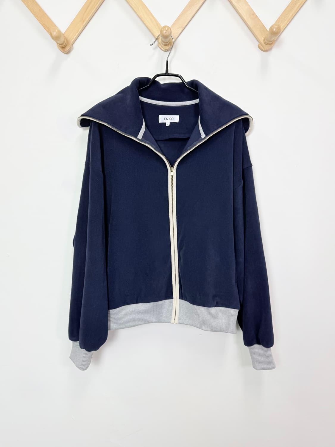 엔오르 ENOR 세일러카라 집업 상품이미지1