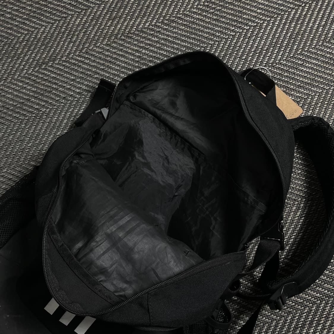 아디다스 삼선 스트라이프 디테일 백팩 블랙o 5052 상품이미지4