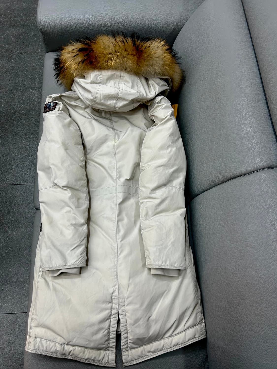 파라점퍼스 여성 라쿤퍼후드 롱다운패딩(M) 상품이미지6