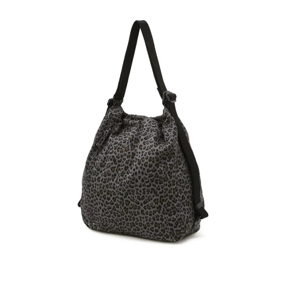 (새상품) 아떼바네사브루노 x 헬로키티 르봉 레오파드 그레이 백팩 겸 숄 상품이미지2