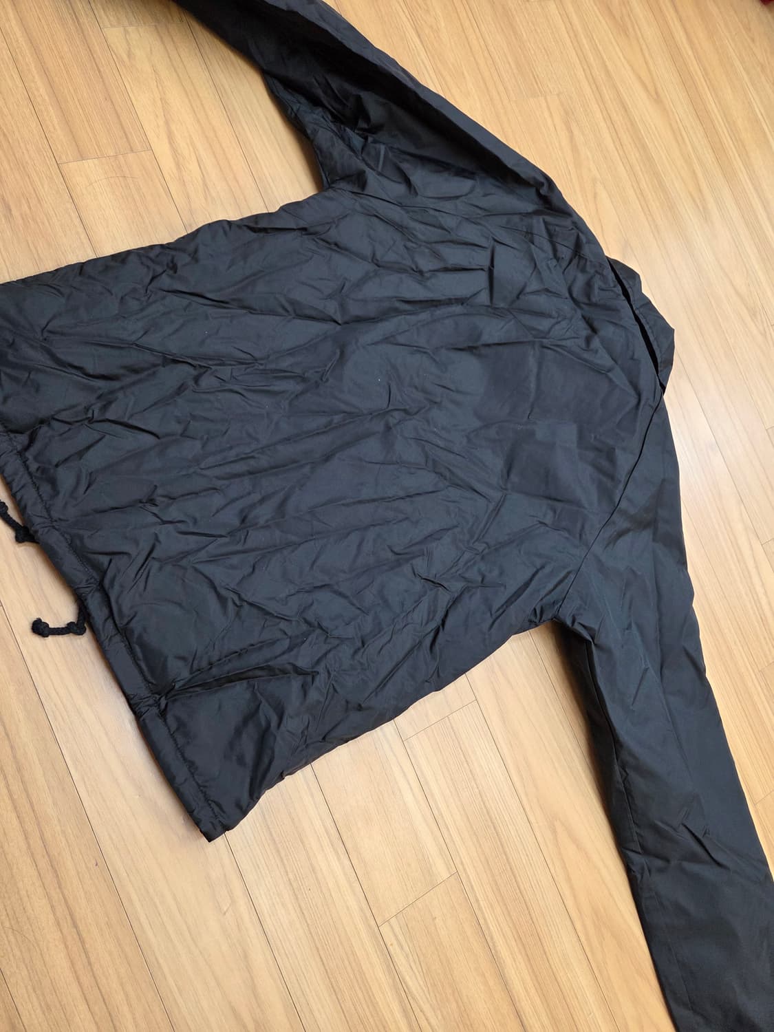 반스 코치 자켓 블랙 색상 M사이즈 판매합니다. 겉감은 폴리에스터 100 상품이미지2