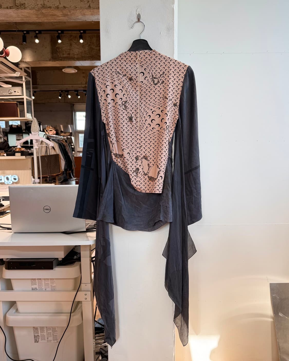 마린세르 골드라인 베이지 차콜 실크 랩 탑  상품이미지7