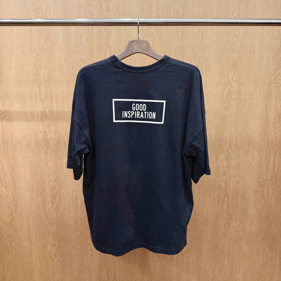 미하라 야스히로 GU 협업 라인 커뮤니케이션 프린팅 반팔 네이비 상품이미지3