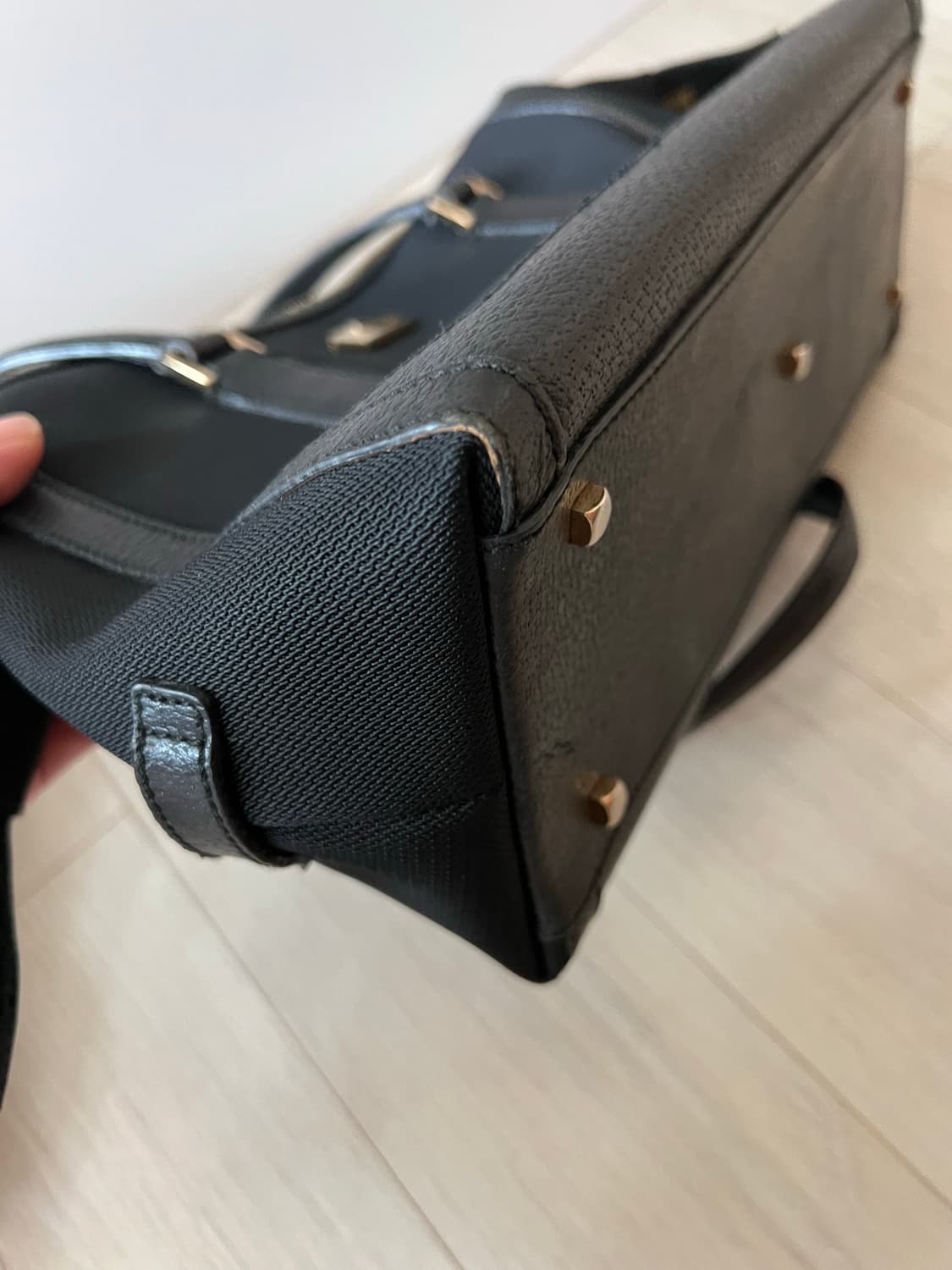 페라가모 블랙 캔버스 가죽 트림 핸드백 상품이미지7