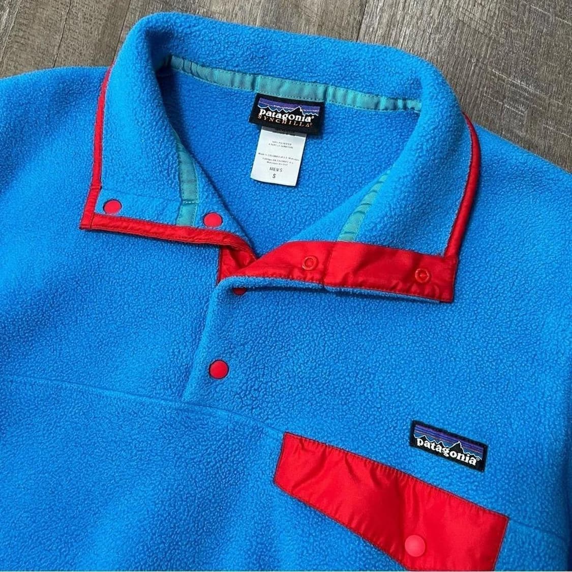파타고니아 신칠라 스냅-T 스카이블루/레드 상품이미지2