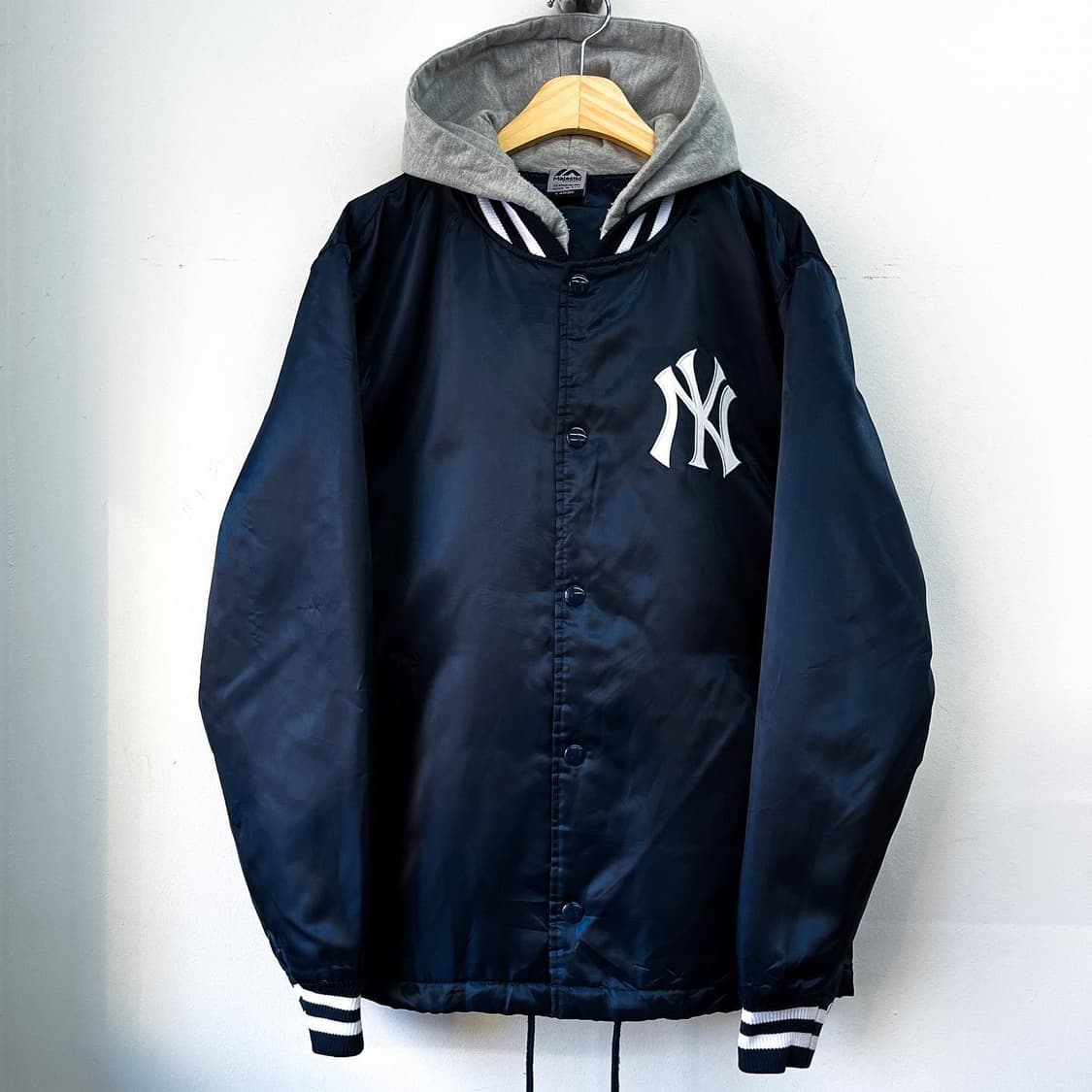 마제스틱 NY 양키즈 백스펠아웃 사틴 후드 자켓 상품이미지3