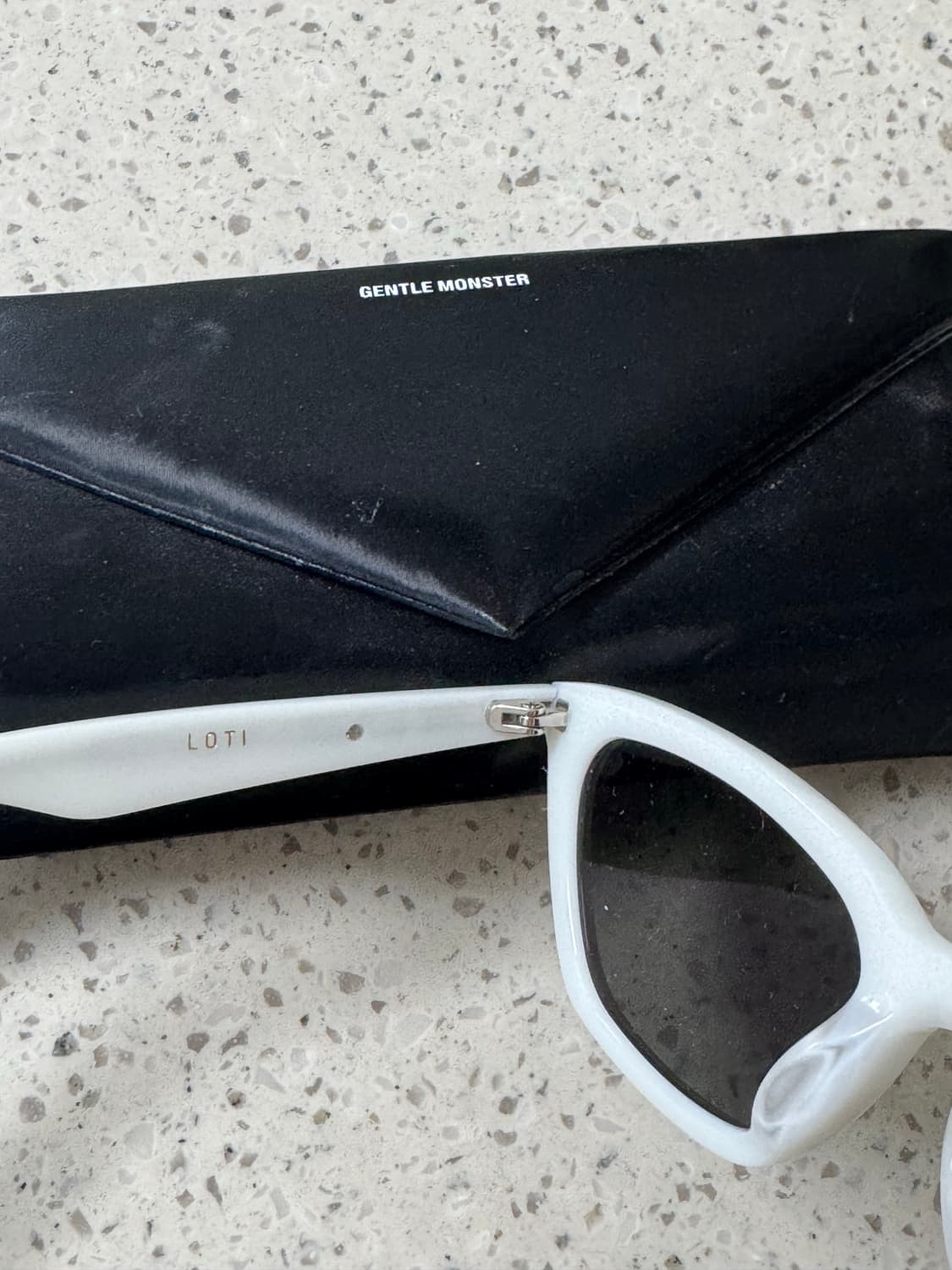 젠틀몬스터 로티 선글라스 화이트 상품이미지3
