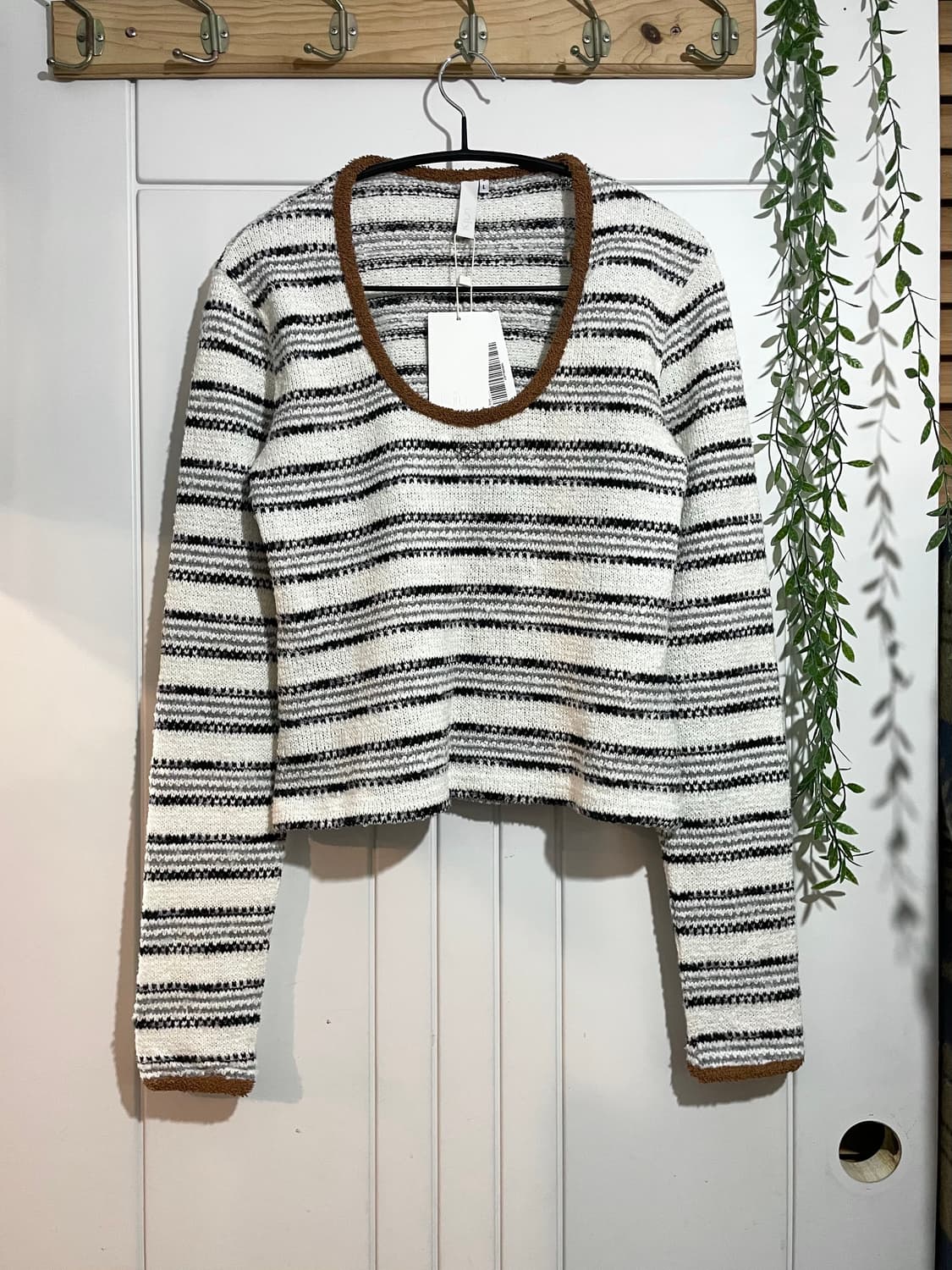 기준 스트라이프 유넥 니트 상품이미지2