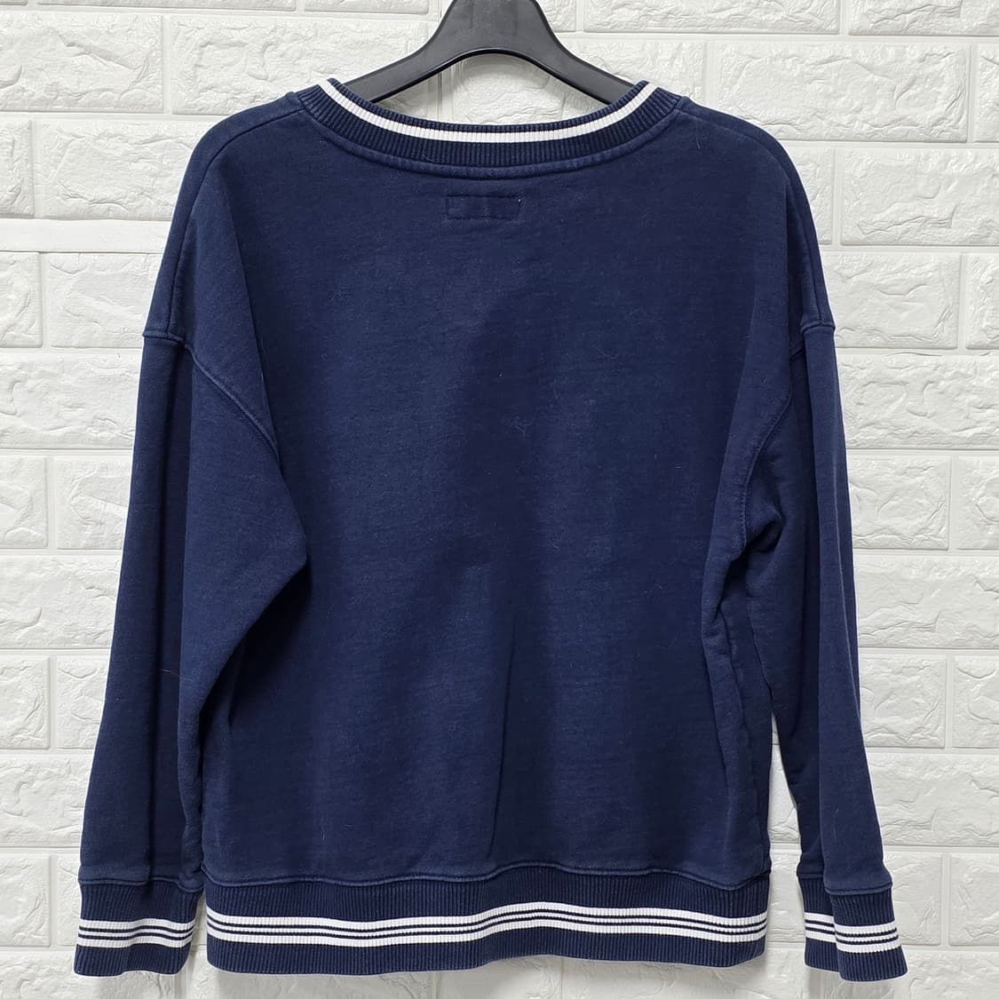 택포// L 키르시 네이비 V넥 맨투맨 상품이미지4