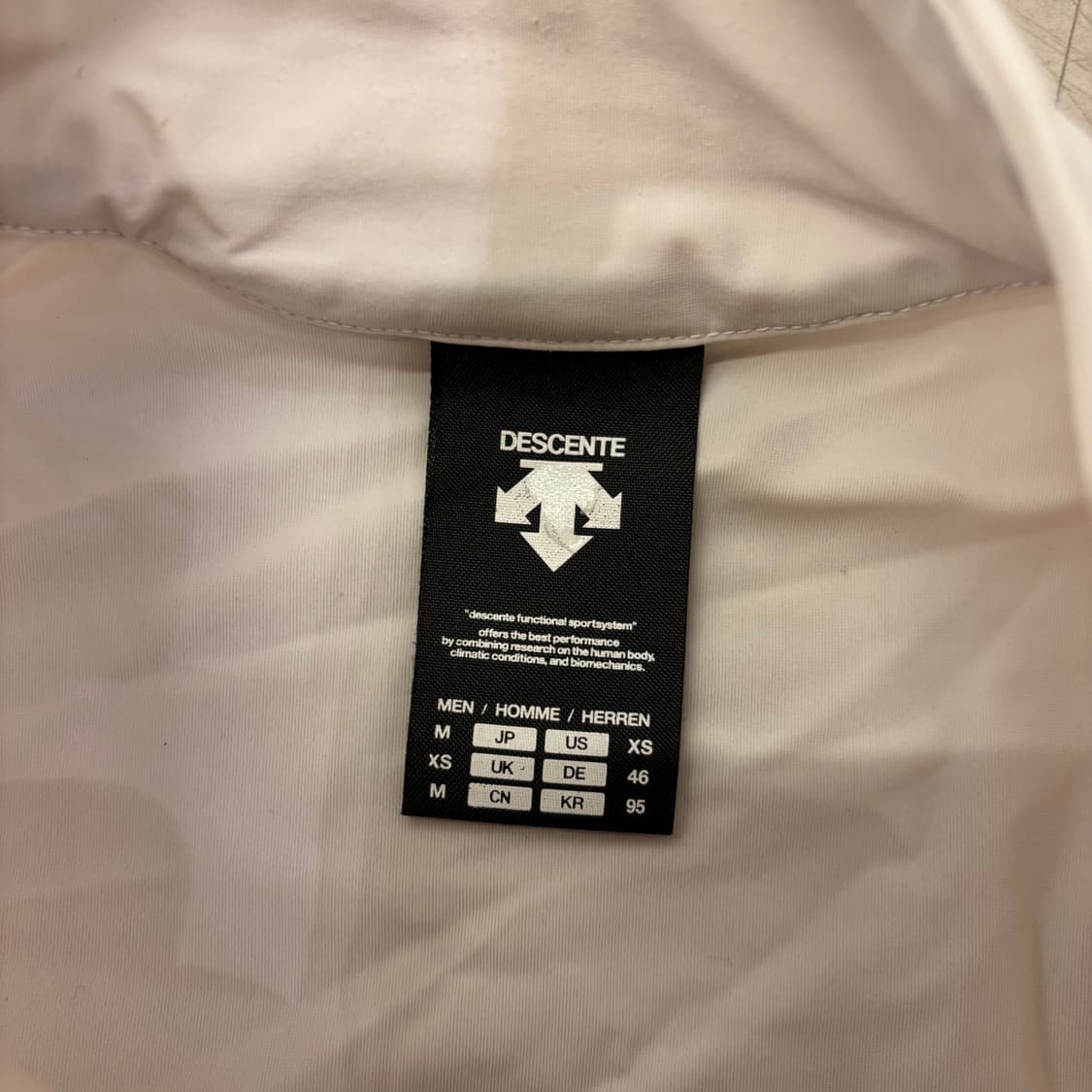 데상트 트라이애슬론 투톤 바람막이 상품이미지3