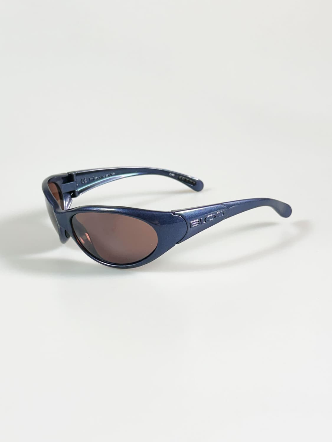 BLOC 랩어라운드 오벌 스포티 빈티지 틴트 선글라스 상품이미지3