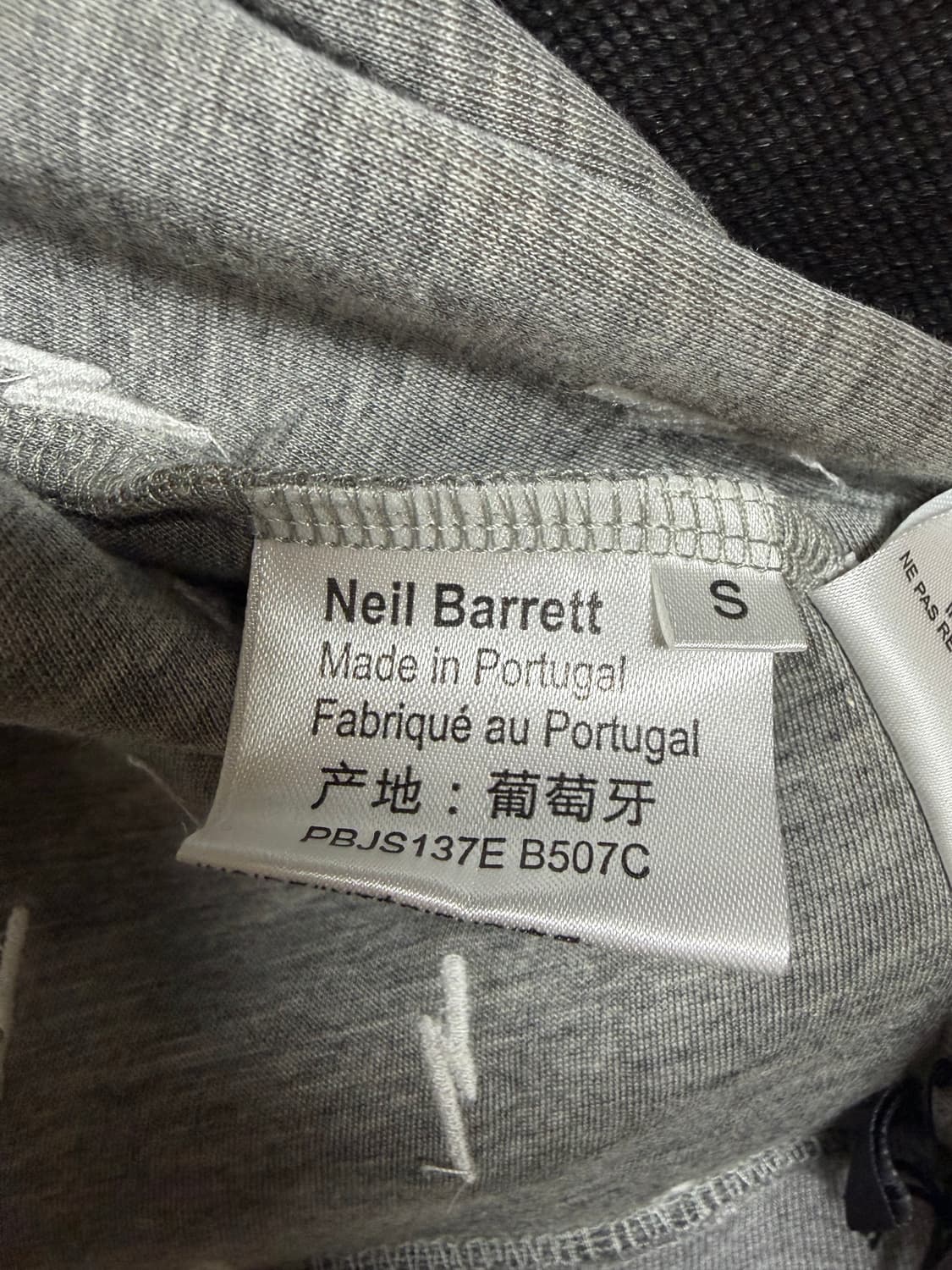 닐바렛 시그니처 스몰 번개 자수 그레이 봄버 재킷 상품이미지4