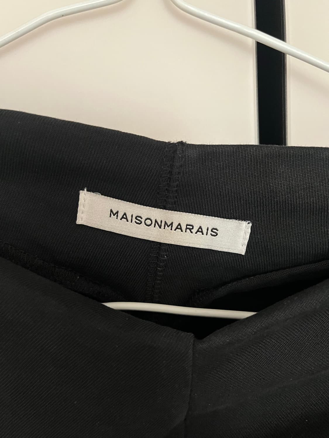 메종마레 카울 넥 코튼 탑 블랙 34 상품이미지3