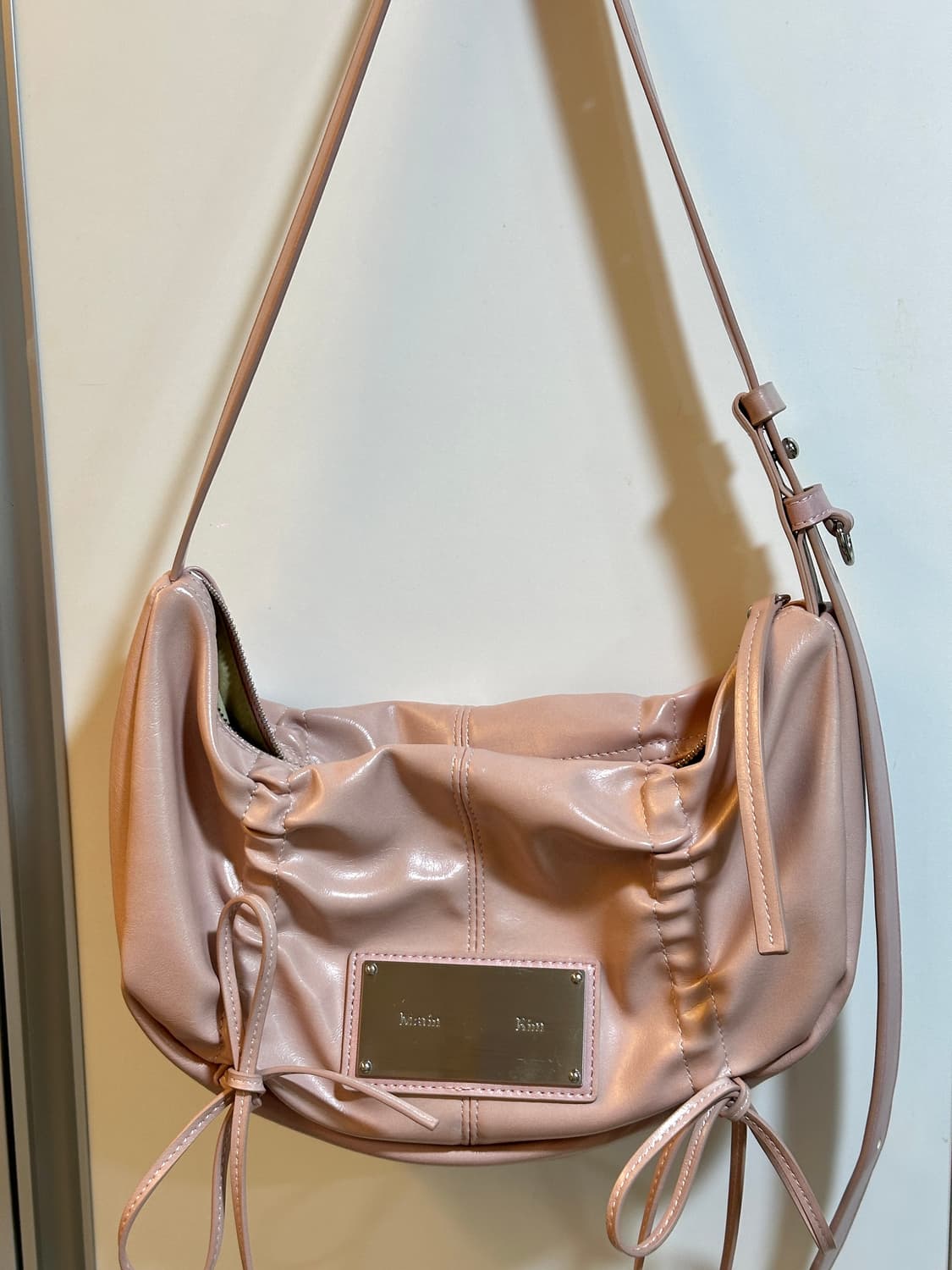 마뗑킴 하프 셔링 리본 라운드백 핑크 가방 상품이미지2