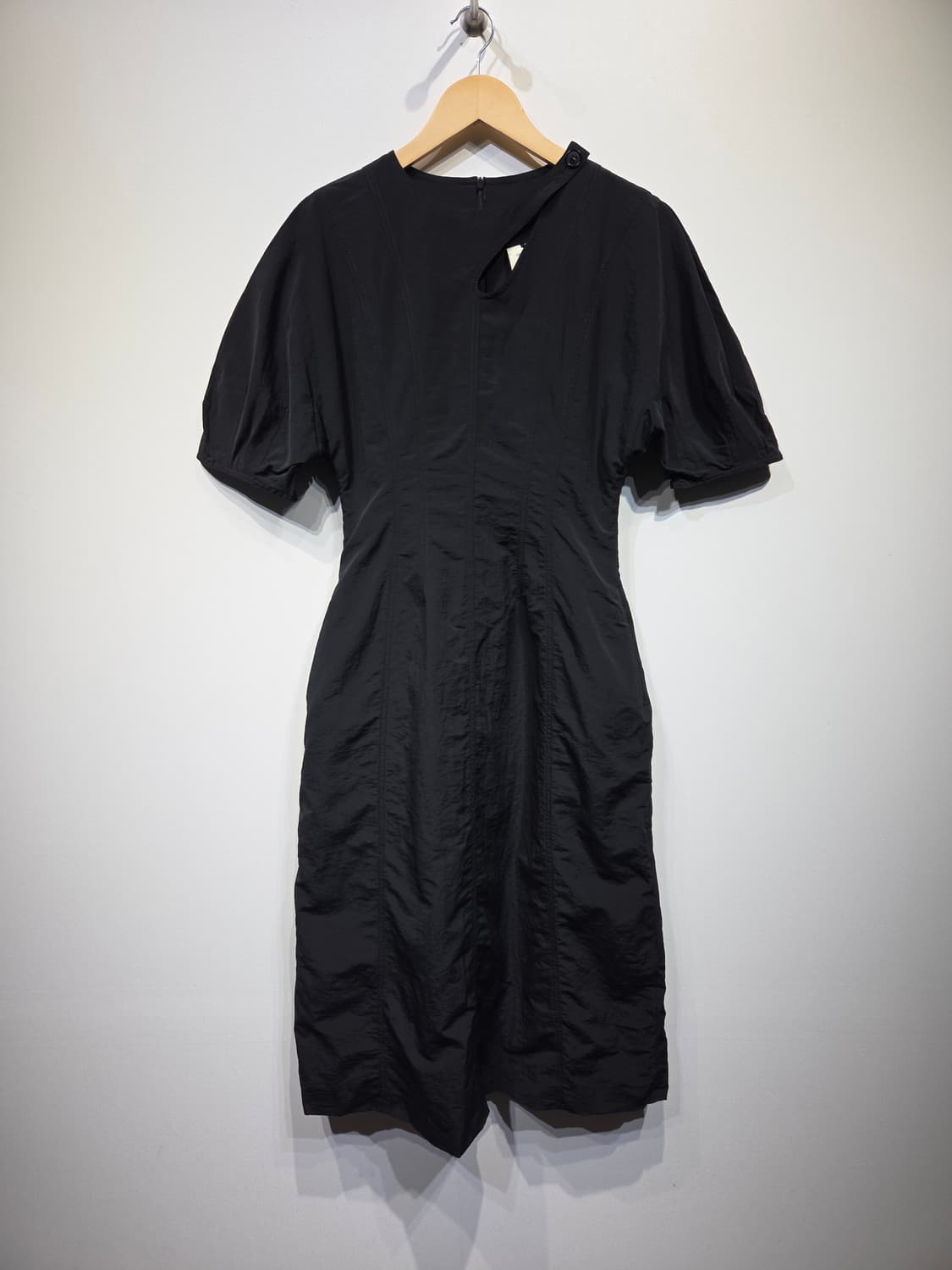 HAE BY HAEKIM 해바이해킴 언밸런스 컷아웃 퍼프 원피스 블랙 상품이미지2