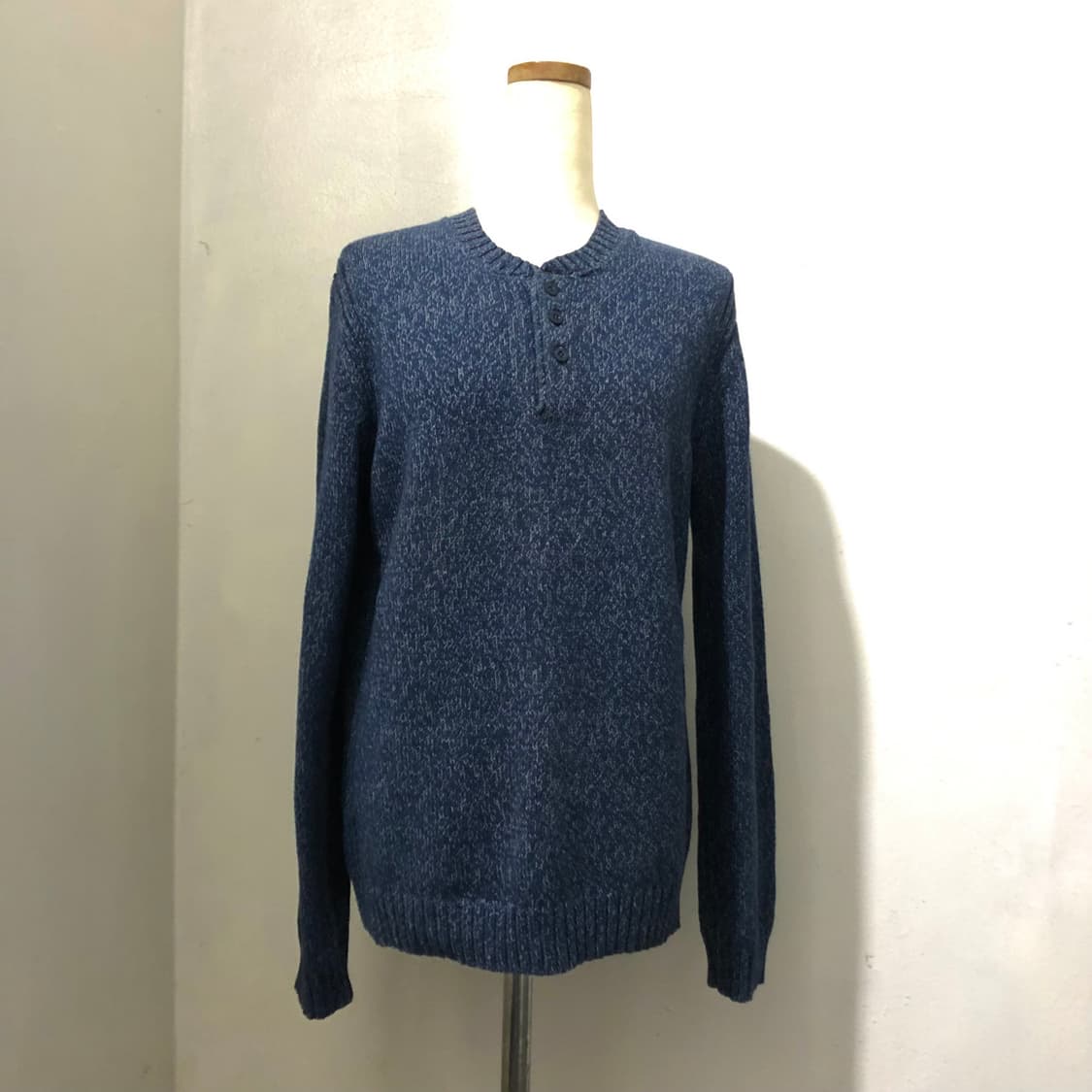 에디바우어 네이비 블루 단추 버튼 긴팔 니트 남녀공용 상품이미지1