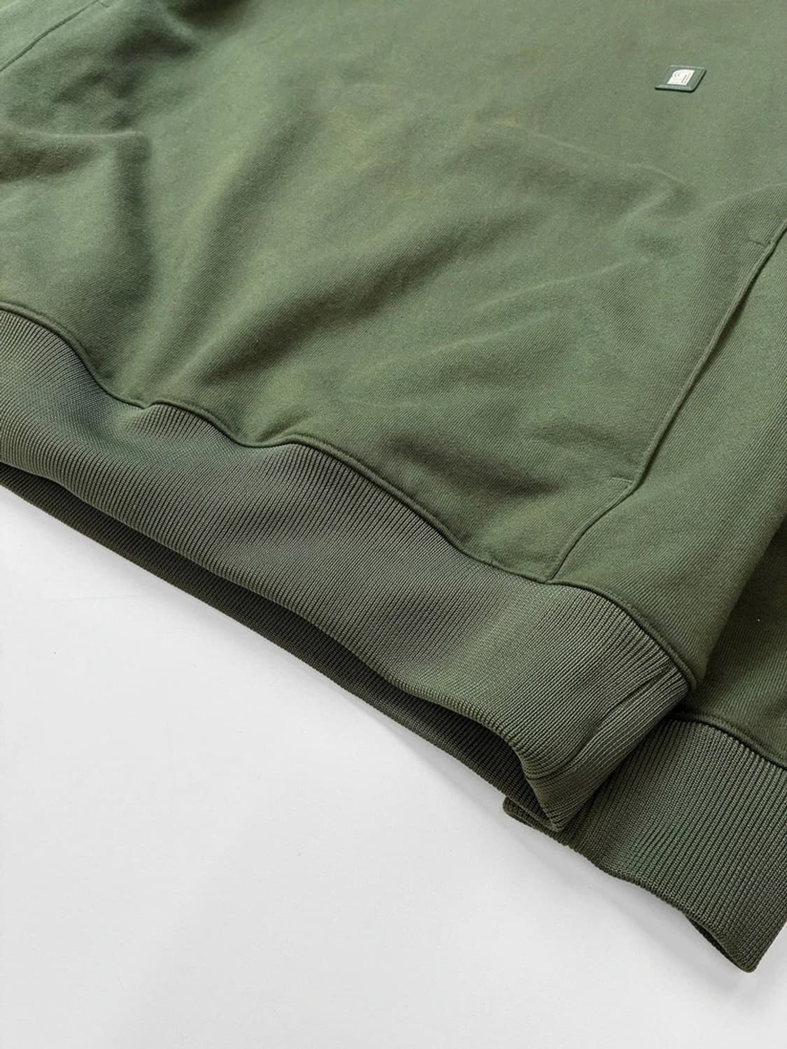 솔리드옴므 20FW 백 로고 맨투맨 PN5163 상품이미지4