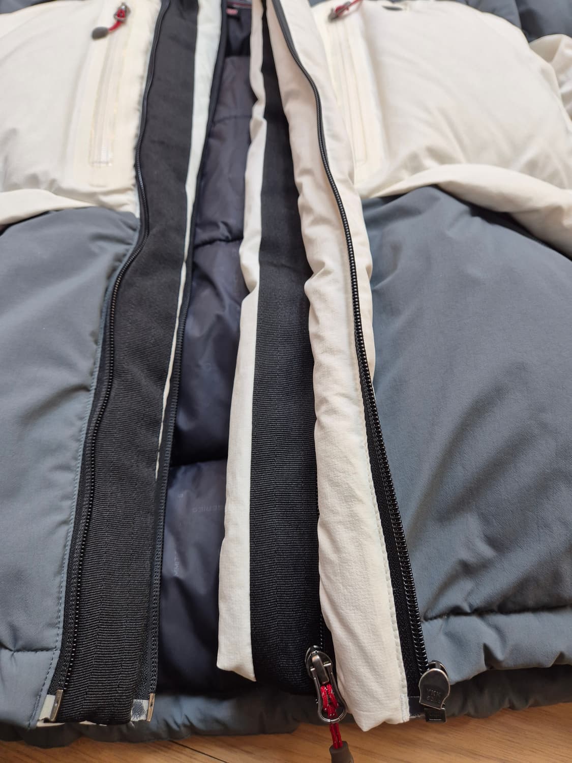 노스페이스 써미트 시리즈 패딩 95사이즈 판매합니다. 윈드스타퍼 기능이  상품이미지7