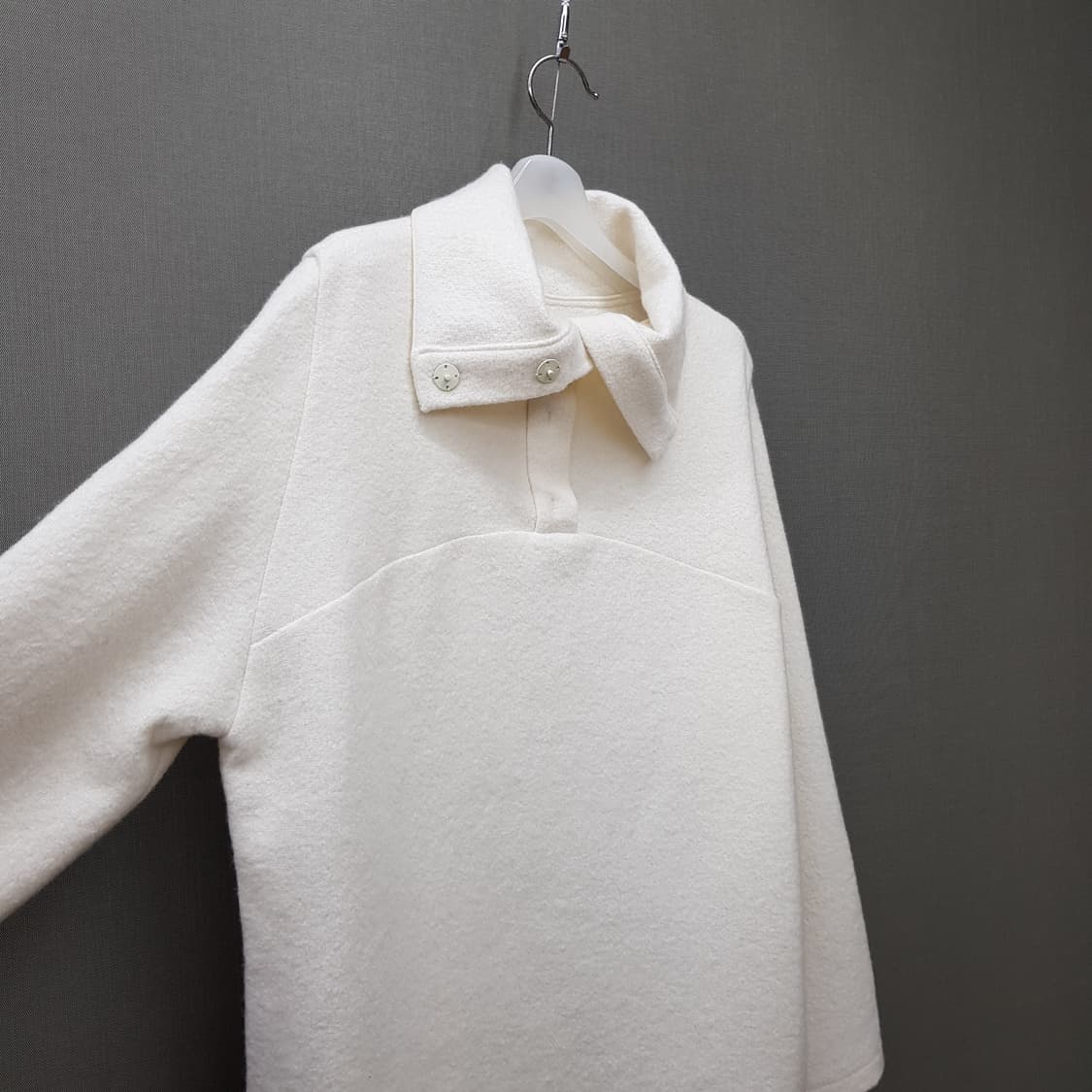 ORR 오르 2023 울 블렌드 아이보리 버튼 넥 풀오버  S사이즈 상품이미지3