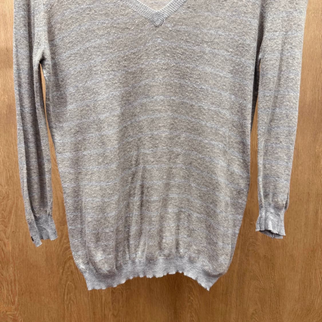 띠어리 스트라이프 브이넥 긴팔 니트 티셔츠 슬림핏 그레이 상품이미지5