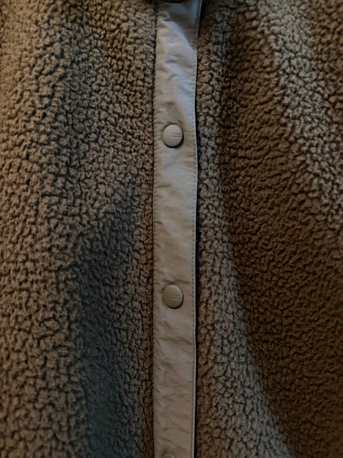 스튜디오톰보이 카키 뽀글이 버튼 후리스 STUDIO TOMBOY 상품이미지3