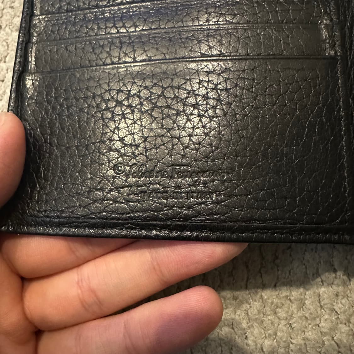 페라가모 간치니 로고 반지갑 상품이미지4