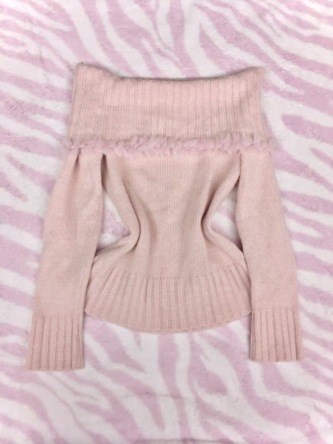 글래시어 핑크 퍼 오프숄더 니트 히메갸루 상품이미지2