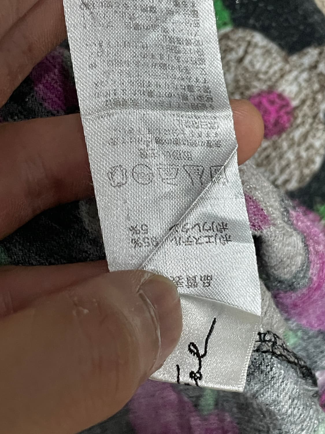 고브 플라워 패턴 크루넥 티셔츠 J02472 상품이미지5
