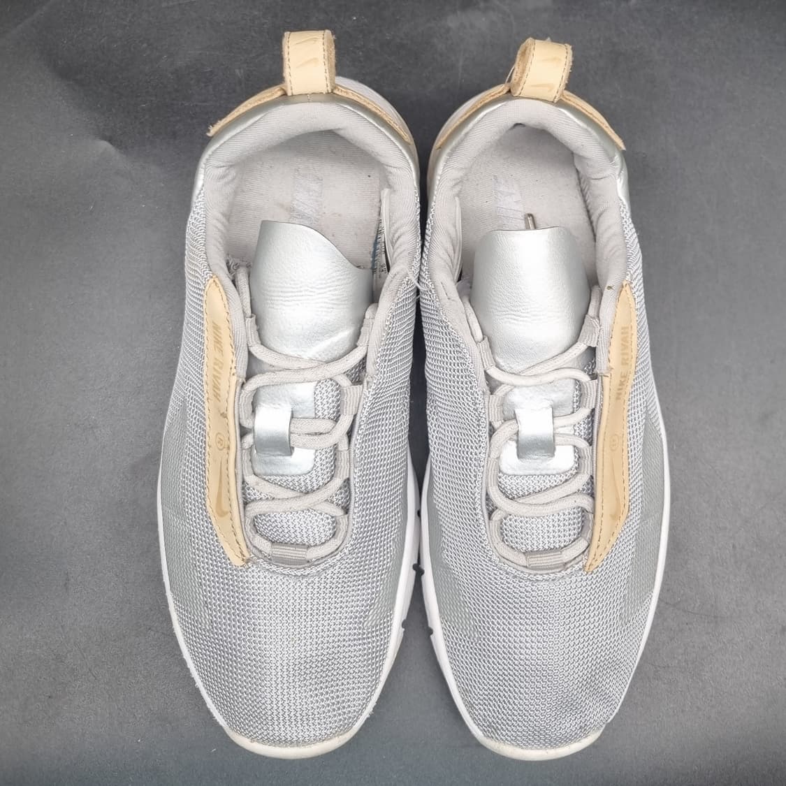 나이키 우먼스 리바 실버 여성운동화240  상품이미지2