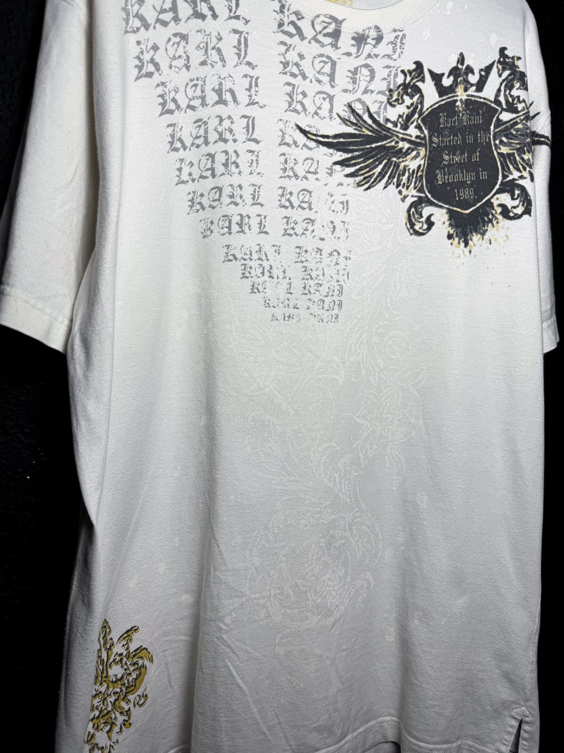 Karl Kani – Gothic Crest Print T-shirt   상품이미지3