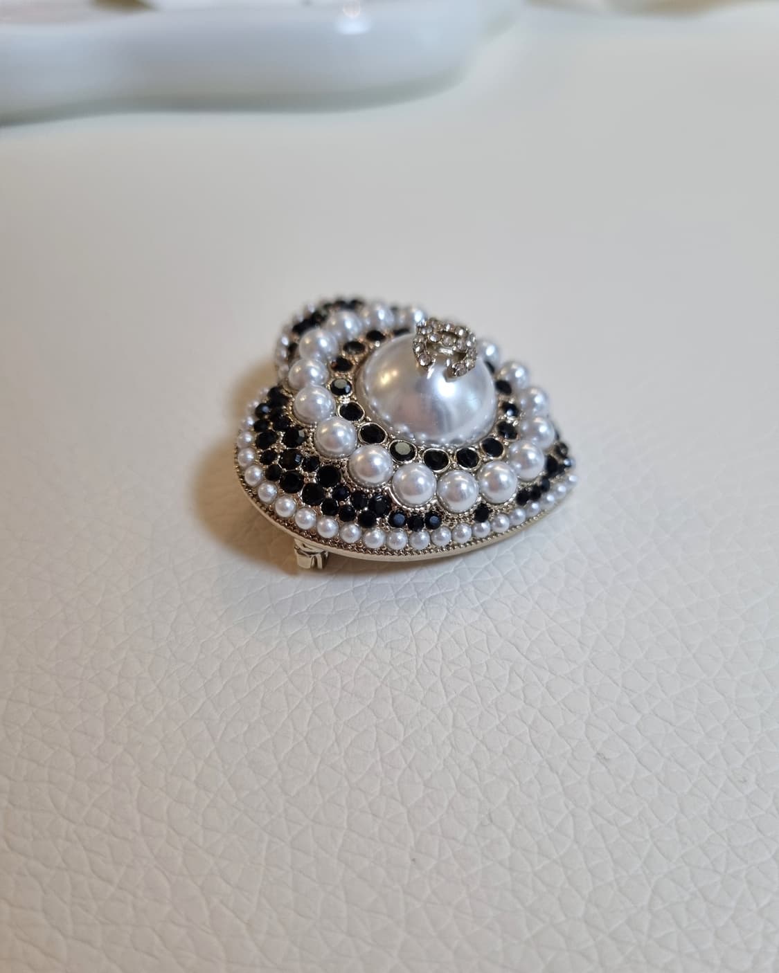 샤넬 CC 하트 블랙스톤 진주  브로치 업사이클링 상품이미지5