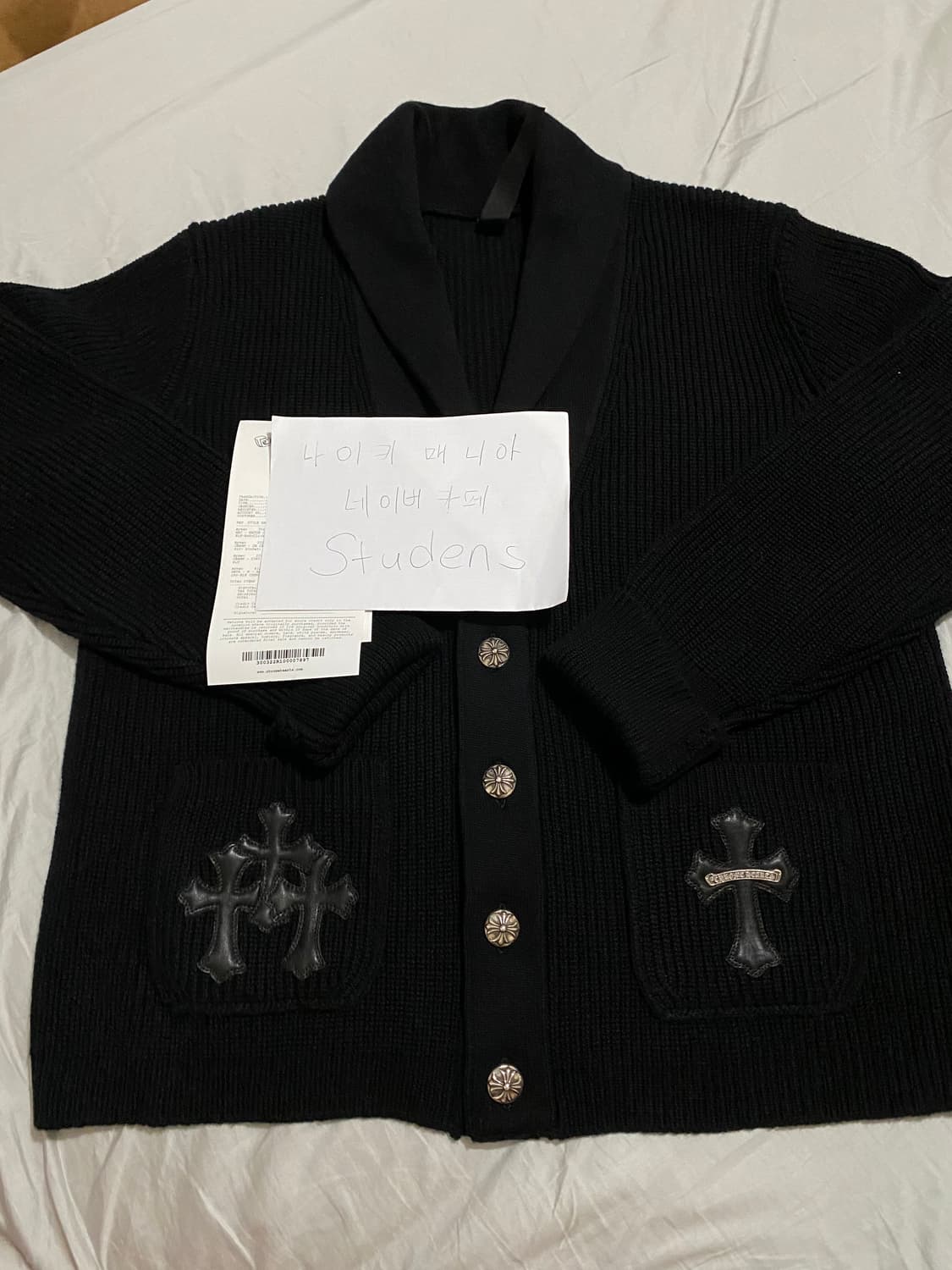 [L] 크롬하츠 세메테리 크로스 레더 패치 캐시미어 가디건 블랙 상품이미지2