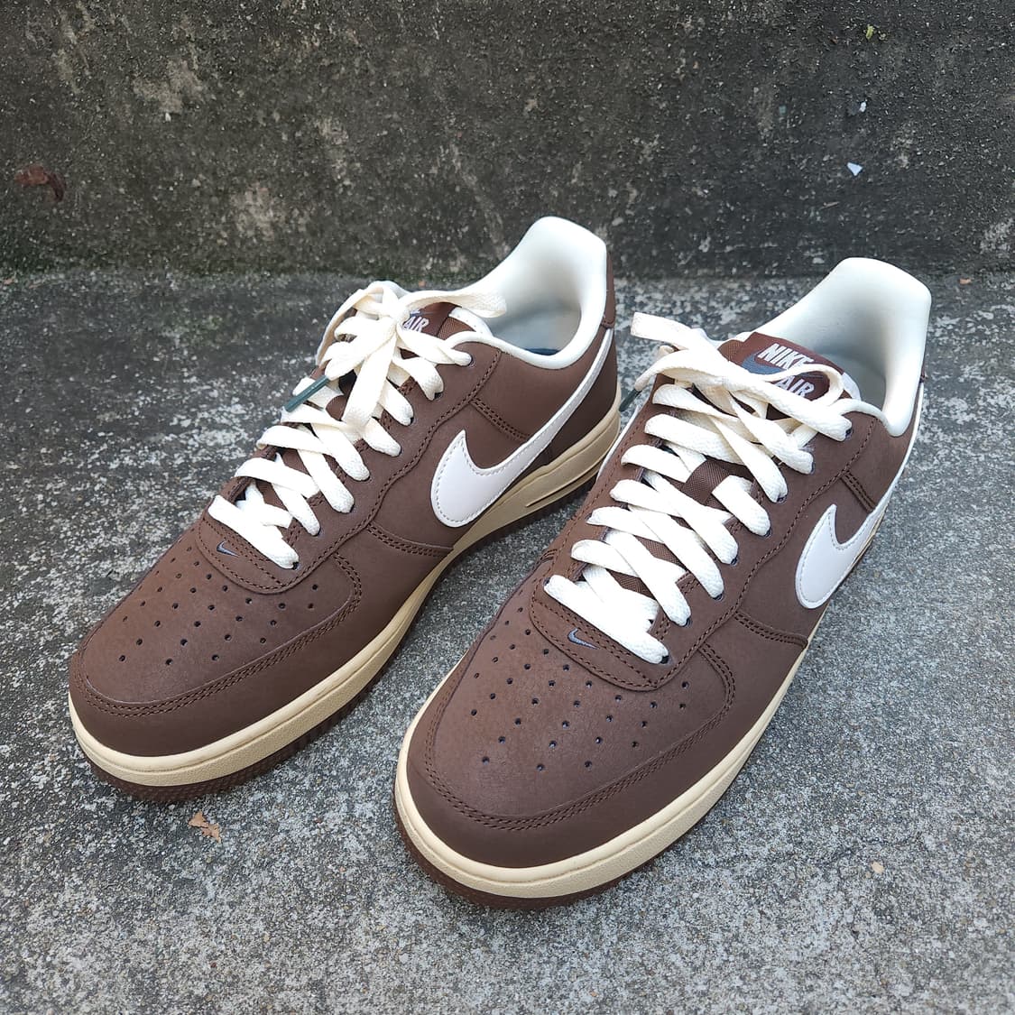 [260] 나이키 에어포스 1 '07 카카오 와우 코코넛 밀크 상품이미지1