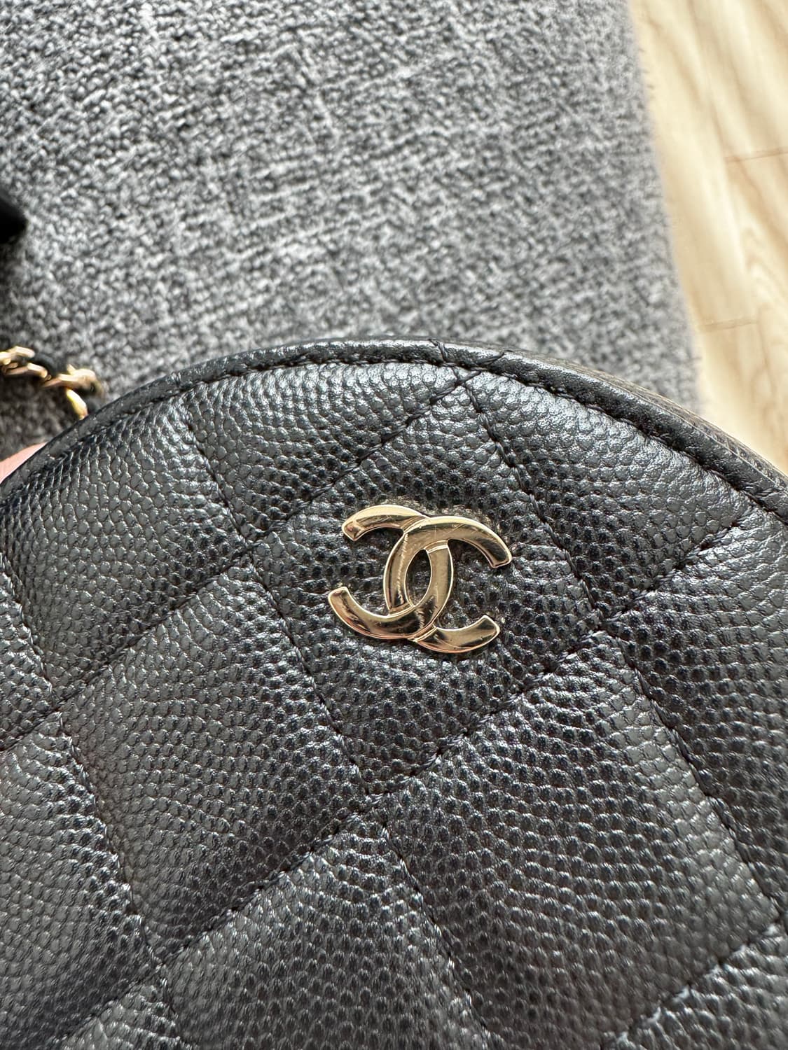 샤넬 동그리 블랙 캐비어 샴페인골드 미니 크로스백 상품이미지8