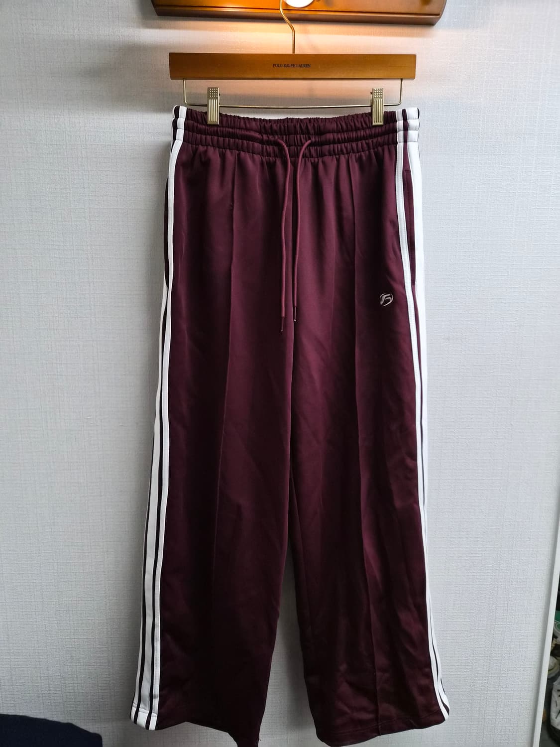 M) 필루미네이트 오버핏 버건디 트레이닝 팬츠 팝니다 상품이미지1