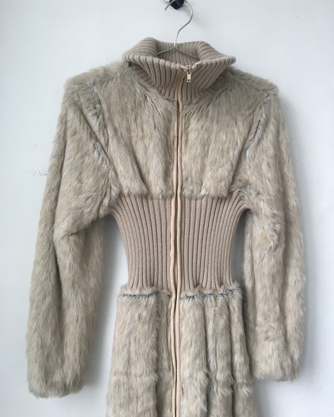 Zucca fake fur layer high neck knit zip  상품이미지4