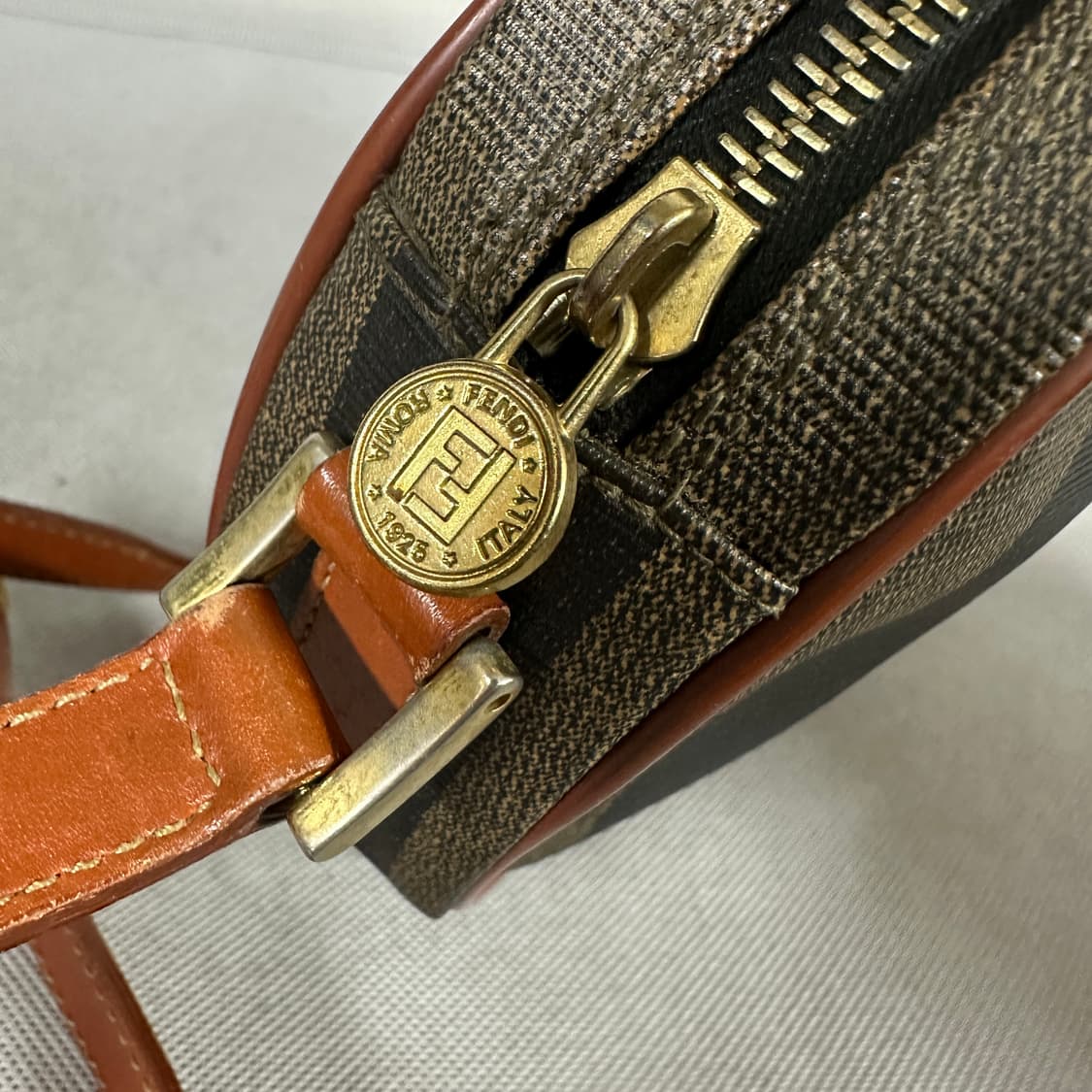 펜디 빈티지 크로스백 상품이미지4